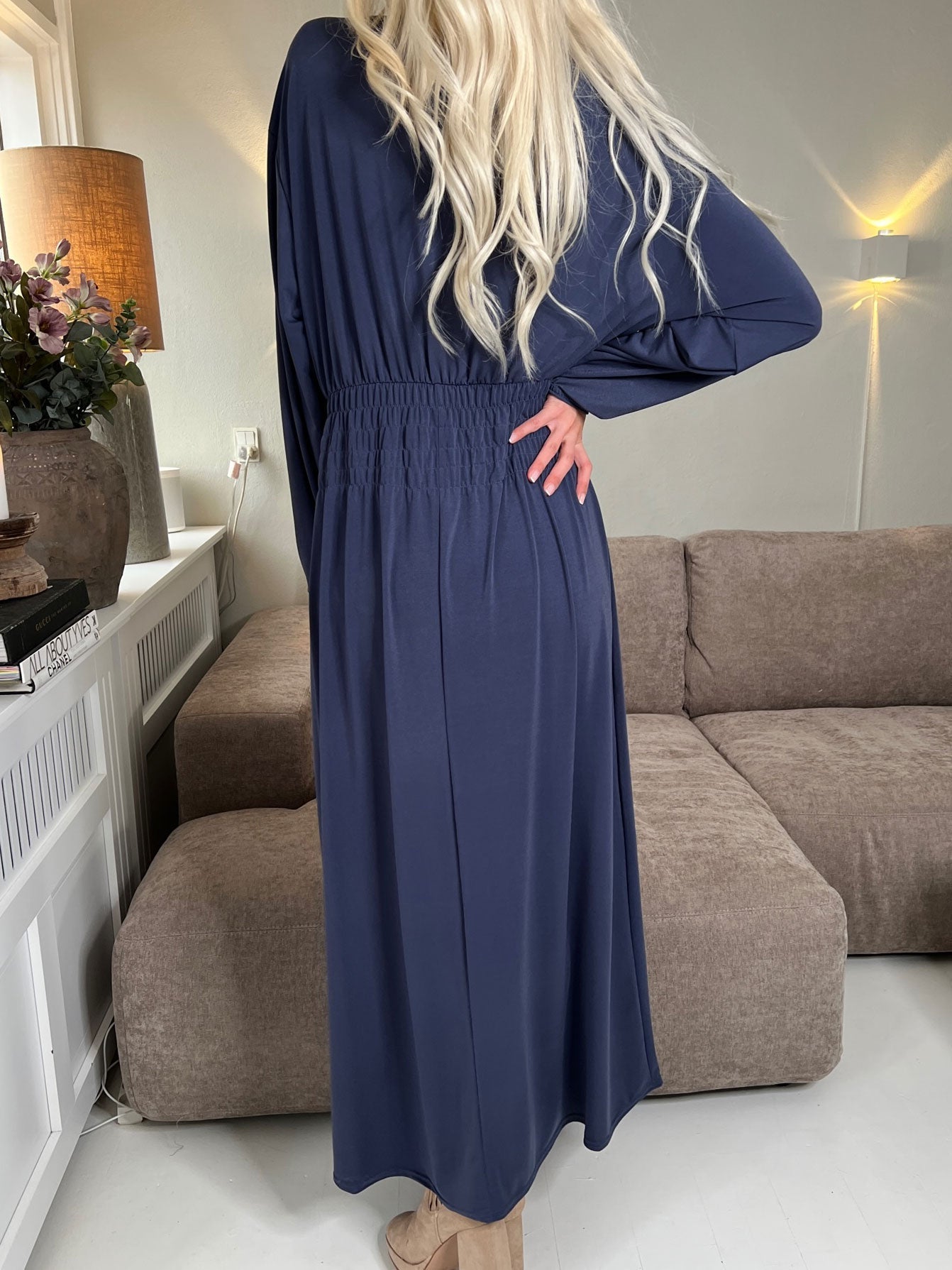 Pams Long Sleeve - Lång stretchig klänning i rynkfritt tyg i stora storlekar